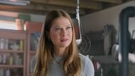 Genevieve Angelson as Mae Moore (Image via Hallmark)